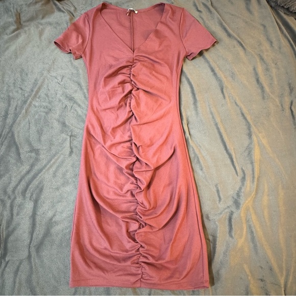 Zara Mauve Ruched Mini Dress

#1175 - Picture 2 of 7